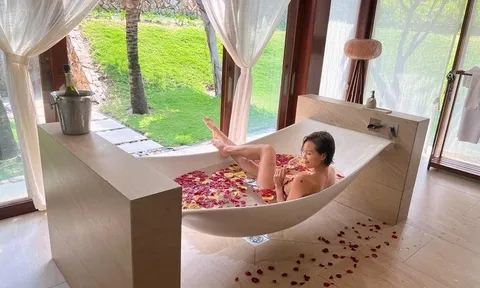 Giải Vàng Siêu mẫu Phương Mai táo bạo khoe ảnh tắm bồn không mảnh vải che thân