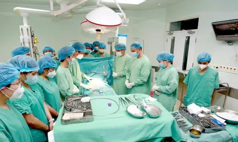 Phút cúi đầu của bác sĩ Huế trước bệnh nhân hiến tạng cứu người