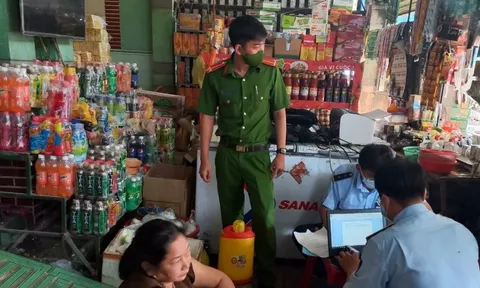 Tây Ninh: Phát hiện 2 hộ kinh doanh giả mạo nhãn hiệu thuốc lá ngoại