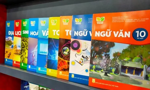 "Phát triển thị trường" có phải nguyên nhân đội giá SGK ?