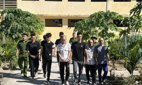 Thanh Hóa: Bắt quả tang 15 nam nữ bay lắc trong quán karaoke