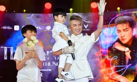 Đàm Vĩnh Hưng lần đầu công khai con trai ruột 3 tuổi giống hệt bố