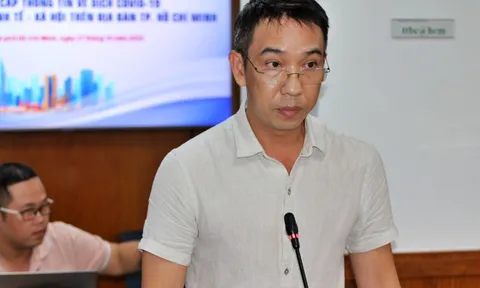 Tp.HCM: Chưa xác định được nguồn nước màu đỏ bất thường sau cơn mưa