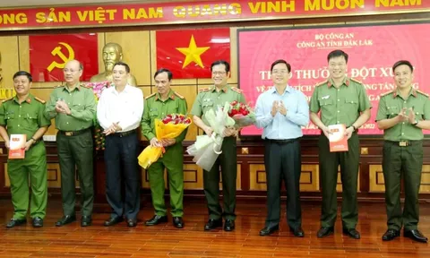 Khen thưởng đột xuất vụ triệt phá đường dây đánh bạc hơn 1.000 tỷ đồng