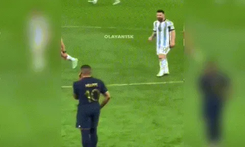 Hành động của Messi và Mbappe trong trận chung kết gây sốt cộng đồng mạng