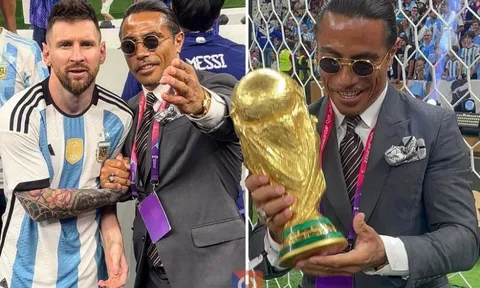 Messi không thoải mái với 'Thánh rắc muối'
