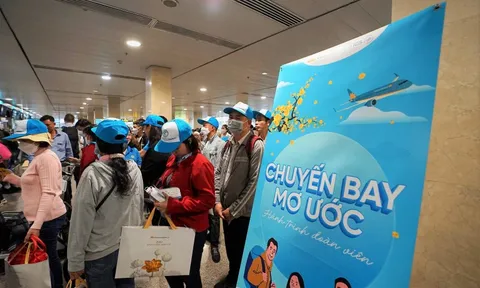 "Chuyến bay mơ ước": Đưa người lao động nghèo về quê đón Tết