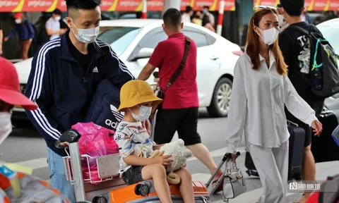 Sân bay Tân Sơn Nhất tăng phí taxi, hành khách ngán ngẩm khi bắt xe