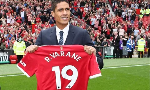 MU ra quyết định cuối cùng về tương lai của Raphael Varane