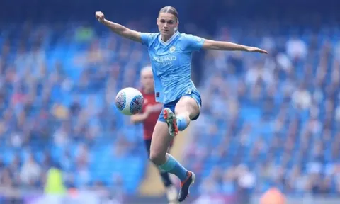 Ngôi sao Man City bị FA cấm thi đấu vì xúc phạm đối thủ