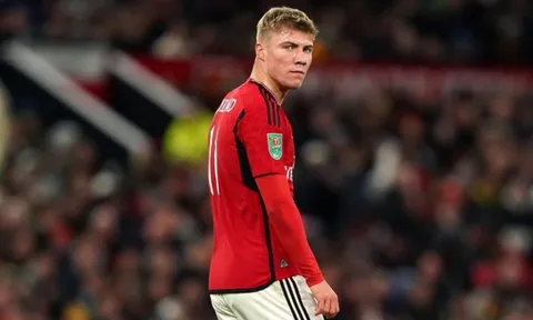 Rasmus Hojlund 'gây chiến' với Bruno Fernandes vì lý do không ai ngờ