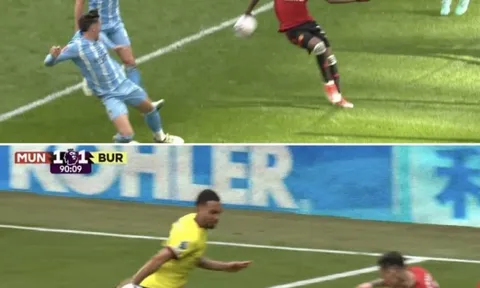 Vì sao MU không được penalty dù bóng chạm tay trong vòng cấm?