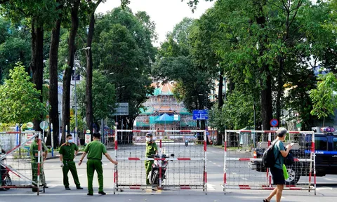 TP.HCM giãn cách xã hội thêm 1 tháng
