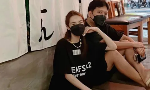 Nhã Phương tạo dáng tình tứ bên ông xã nhưng một điểm 'huyền thoại' của Trường Giang mới chiếm spotlight