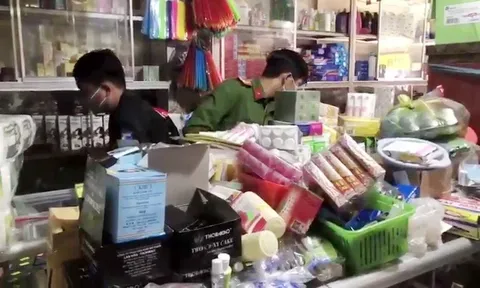 An Giang: Tạm giữ lượng lớn mỹ phẩm không rõ nguồn gốc