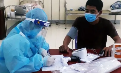 Bài 2: Bác sĩ trẻ ngày điều trị F0, tối đồng hành hỗ trợ bệnh nhân qua điện thoại