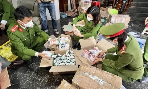 Nghệ An:Thu giữ gần 1600 chai xịt khuẩn tay, gần 2000 chai dầu gió giả