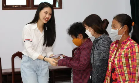 Siêu mẫu Quỳnh Hoa: "Tôi thích đi từ thiện"