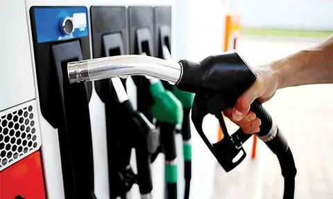 Sau 7 lần tăng liên tiếp, giá xăng giảm nhẹ hơn 600 đồng/lít