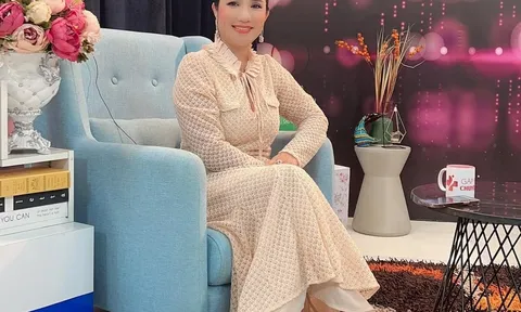 MC Cát Tường tiếp tục tung ảnh và clip “tắm tiên” khiến nhiều người đỏ mặt