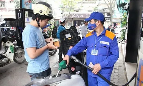 Giá xăng có thể tăng hơn 1.000 đồng mỗi lít vào ngày mai