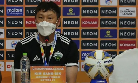HLV trưởng đội Jeonbuk tiết lộ lý do 'chết hụt' trước HAGL