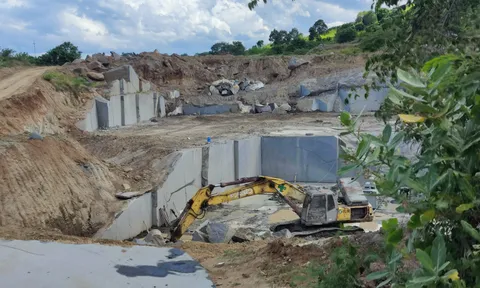 Phú Yên: Tạm giữ phương tiện, tang vật của nhà máy đá Granite Tú Mai
