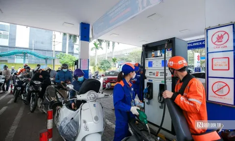 Nhập xăng Malaysia giá 13.000 đồng/lít có giúp bình ổn giá trong nước?