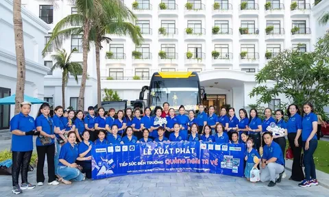 CEO Hồ Thanh Hương diện áo dài xanh tình nguyện đi trao nhiều phần quà giá trị tại huyện Tư Nghĩa – Quảng Ngãi