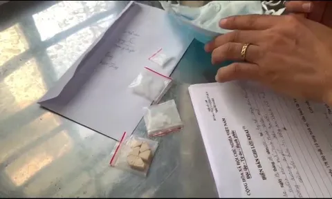 VIDEO: Cảnh sát lật tẩy thủ đoạn giấu “hàng đá” của tội phạm ma tuý