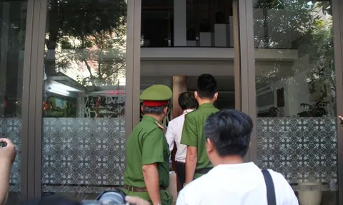 Chùm ảnh: Công an bắt Giám đốc CDC Đà Nẵng liên quan đến Việt Á