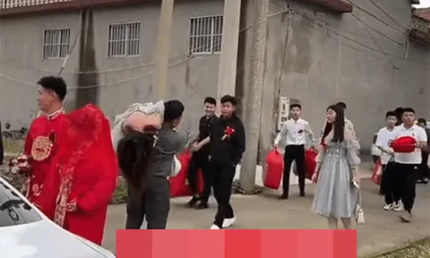Hành động "khó chấp nhận" của phù rể phù dâu giữa đám cưới
