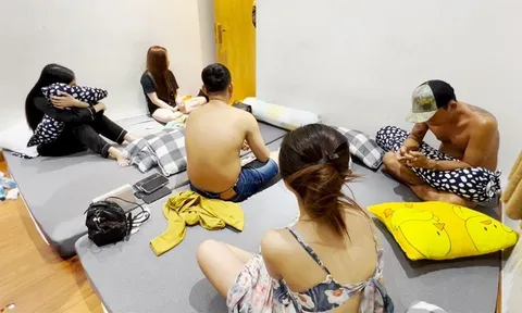 An Giang: Bắt nhóm nam, nữ “phê” ma túy ở khu chung cư