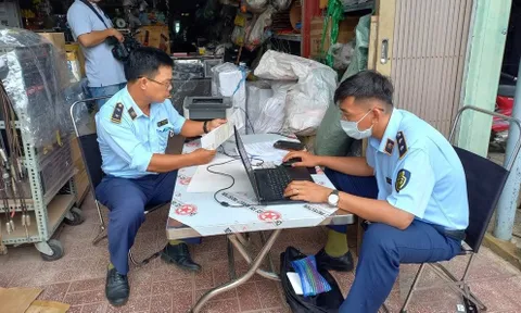 Thu giữ nhiều thiết bị điện tử vi phạm tại một cơ sở kinh doanh