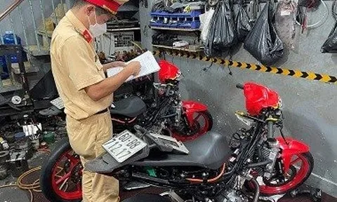 Cảnh sát Tp.HCM đột kích hàng loạt lò “độ xe” cho "quái xế"