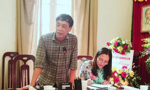 "Văn học mà thiếu lý luận phê bình chỉ là nghiệp dư, ngẫu hứng"