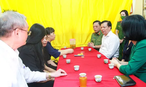 Bí thư Hà Nội thăm hỏi, động viên gia đình 3 cán bộ, chiến sĩ hy sinh