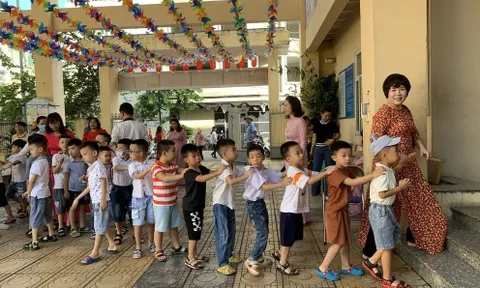 Hà Nội yêu cầu các trường không bắt buộc học sinh mua đồng phục mới