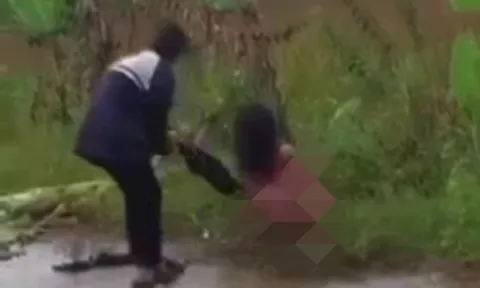 Điều tra clip nữ sinh lột đồ đánh bạn giữa đường ở Hà Tĩnh