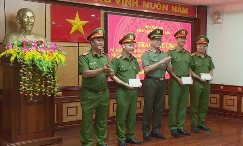 Thưởng nóng 3 đơn vị tham gia bắt đối tượng gây án sau 3 ngày ra tù