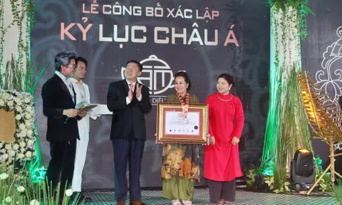 Bộ sưu tập hơn 1.000 ấm tử sa của Việt Nam được xác lập kỷ lục châu Á
