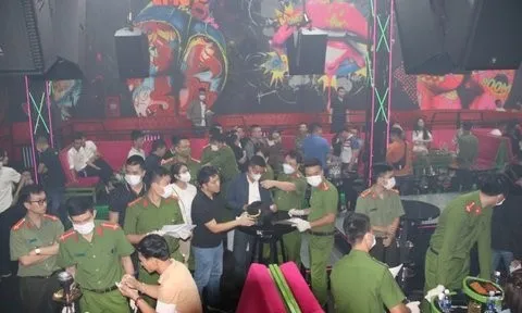 Công an phá án, lộ bí mật bên trong quán bar nổi tiếng ở Quảng Bình