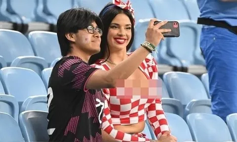 Người mẫu Croatia bất chấp chỉ trích vẫn mặc táo bạo tại World Cup 2022