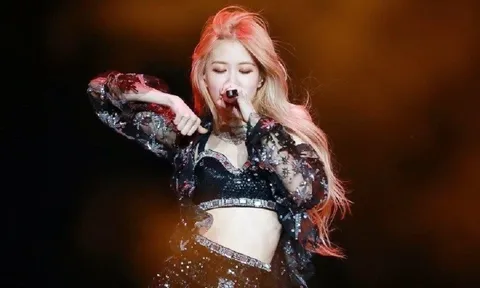 Hình ảnh nữ ca sĩ nổi tiếng Kpop ăn phở khiến fan thích thú