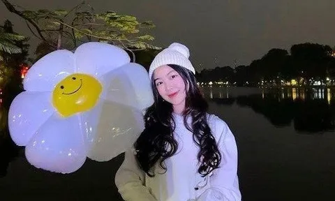 Con gái MC Quyền Linh gây sốt với nhan sắc “nàng thơ” giữa Thủ đô