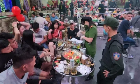 Phát hiện 139 nam, nữ làm chuyện cấm trong quán bar ở Kiên Giang