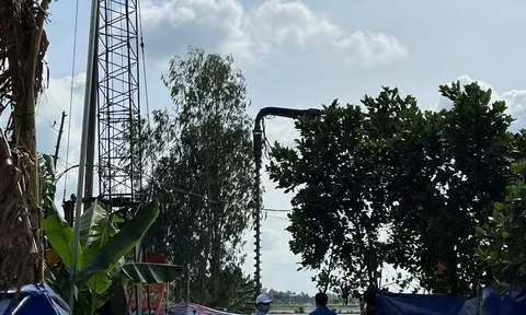 Quyết tâm hạ 5m đất cuối cùng cứu bé trai lọt vào trụ bê tông sâu 35m