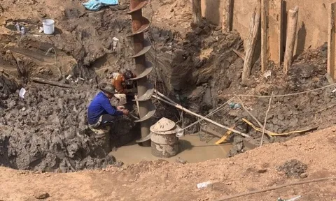 Đồng Tháp: Thông tin mới nhất vụ bé trai rơi vào trụ bê tông sâu 35m