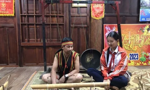Độc đáo hội thi chế tác tượng gỗ từ cây cà phê