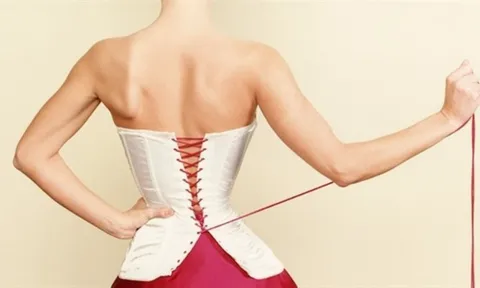 1001 cách giảm cân: Hiểm họa từ trào lưu mặc corset để có eo con kiến